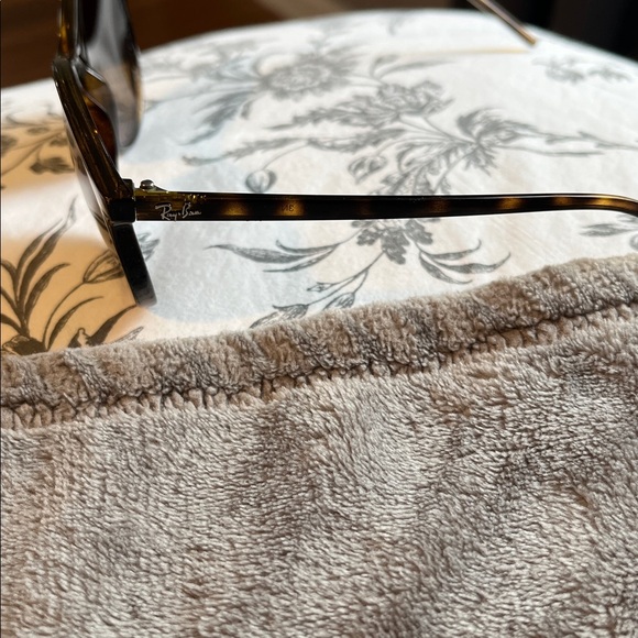 Ray-Ban Women's 4371 Tortoiseshell Frame Sunglasses - Picture 3 of 7